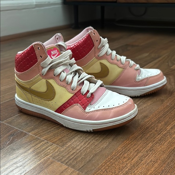 Nike Court Force High WMNS-Valentines Day 2008 316117-172 Size 6 - Picture 1 of 6